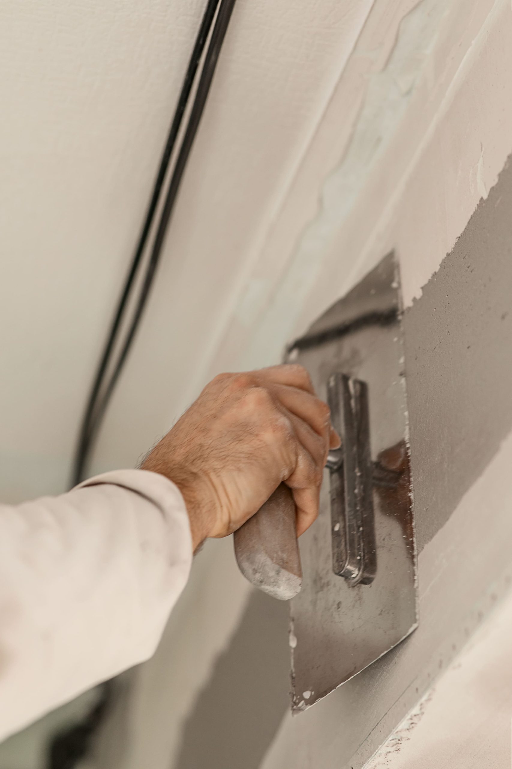 the-man-master-plasters-the-wall-makes-repairs-in-2025-01-10-13-39-57-utc (1)